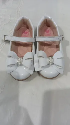 Sapatinho branco infantil