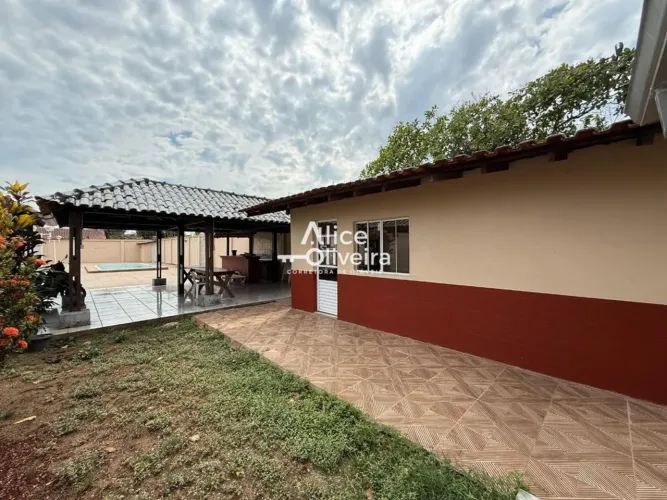 Imóvel no Bairro São João Bosco à venda contendo 1 ponto comercial e 2 casas