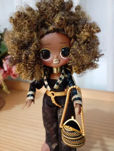Boneca lol surprise Royal Bee omg