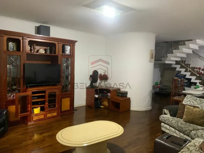 Sobrado com 3 Quartos com 3 suítes e 4 banheiros à Venda