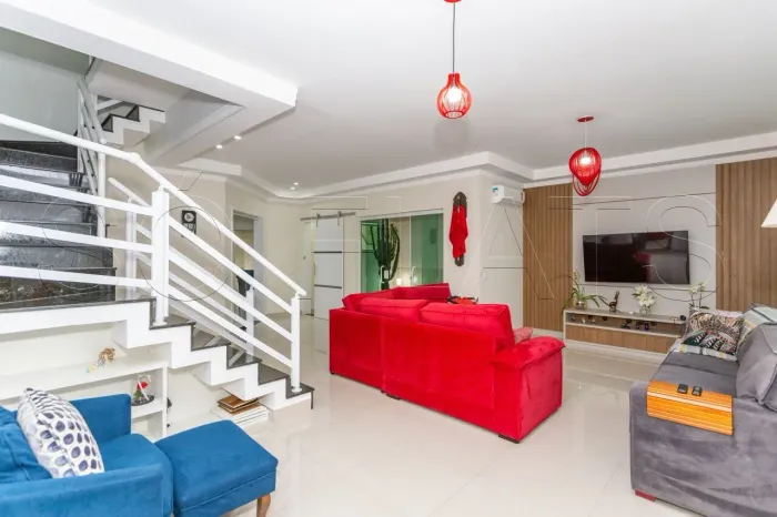 Casa alto padrão em São Bernardo do Campo disponível para venda, com 270m², 3 suítes e 8 v