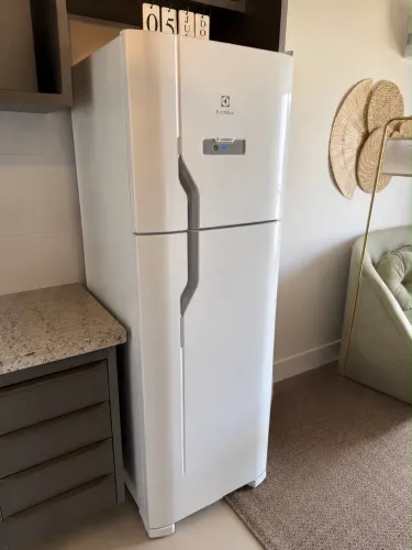 Vendo Geladeira Electrolux Frost Free 371L