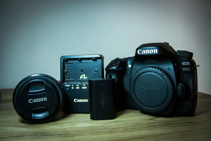 Canon 80D + lente 24mm F2.8