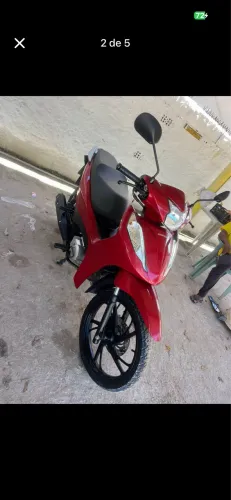 Vendo Biz 125 Ex, a mais completa, 8400 km rodados, moto muito nova, só pegar e rodar.
