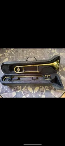 Trombone de Vara Konig laqueado em Bb 