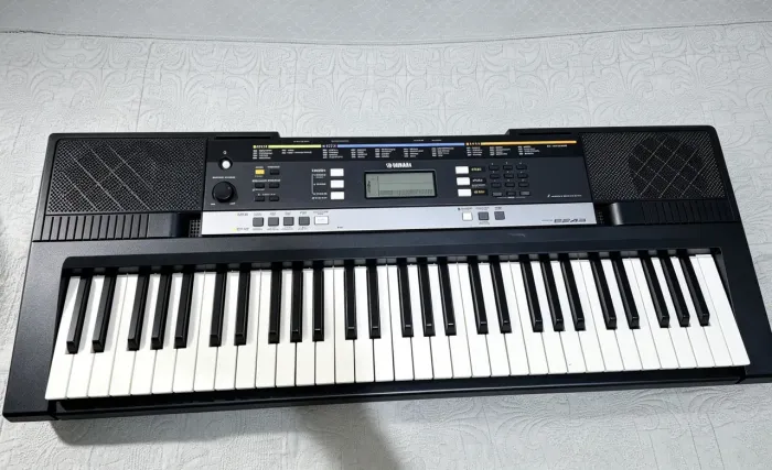 Teclado Yamaha PSR-E243 - Estado de NOVO! Com saída USB