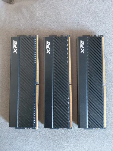 3 Pentes Memória RAM XPG Gammix D45 8GB DDR4 3200Mhz (Total 24GB)