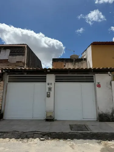 casa plana com quintal - 3 quartos e 2 vagas solta