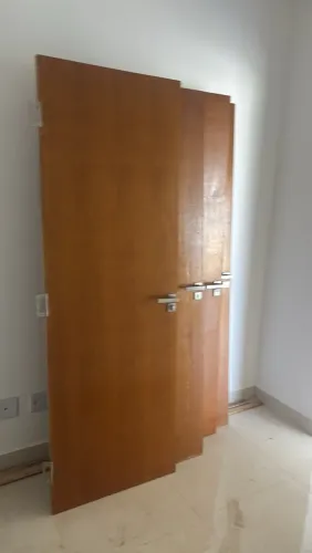 Portas internas com fechadura e dobradiça 