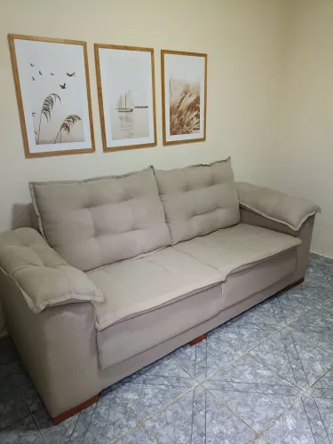 Sofá 3 lugares bege em Linho semi novo