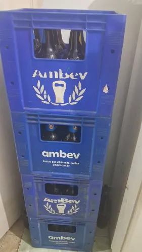 Vende-se dez grade de cerveja vazias 