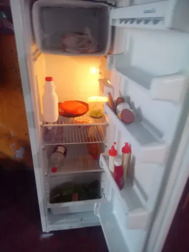 Vende-se geladeira gelando perfeitamente