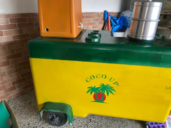 Vendo carrinho de coco faltando apenas o furador 