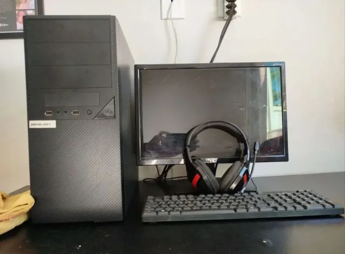 Pc desktop sem HD e mouse, Processador Celeron g3930 , Munitor 75Hz 19 polegadas e 8GB ram