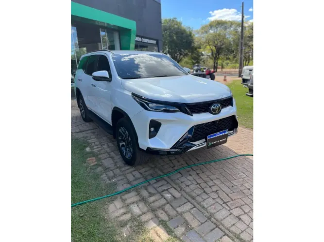 Toyota Hilux SW4 SRX Plat. 4X4 2.8 TB Die. Aut. 2024