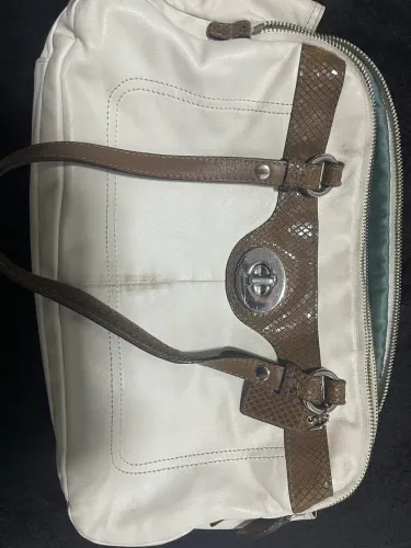 Coach Penelope vintage em couro off-white com detalhes em estampa de cobra marrom