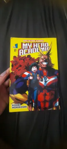 Vendendo manga de My hero Academia