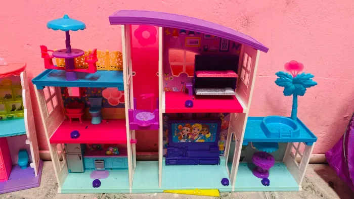 Vendo mega casa de surpresa da Polly Pocket