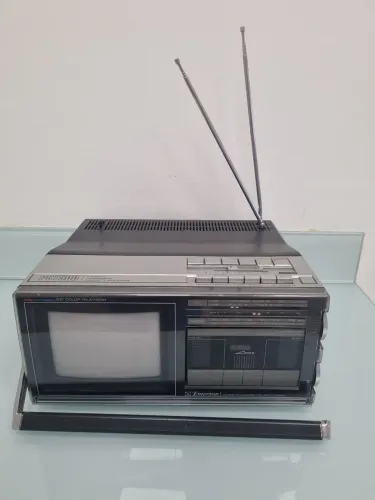 TV portátil com toca K7 e FM