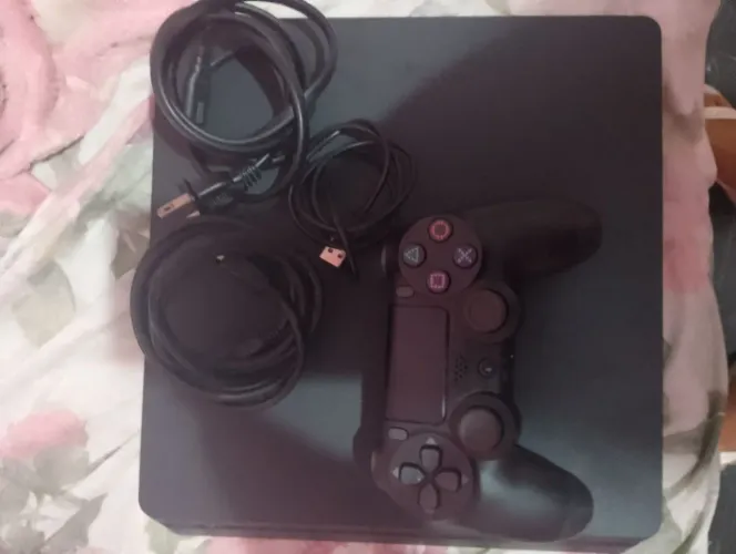 Ps4 slim novo poucos dias de uso olhe o por queq eu quero trocar quero um iPhone
