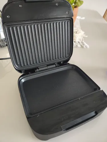 Sanduicheira Grill Cadence Click 750W - 220V