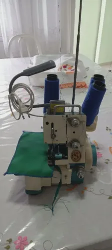 Vendo máquina Overlock 