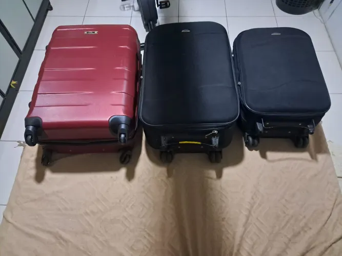 Vendo 3 malas a grande 150.00 a média 100.00 a pequena 80.00 todas usada apenas uma vez 