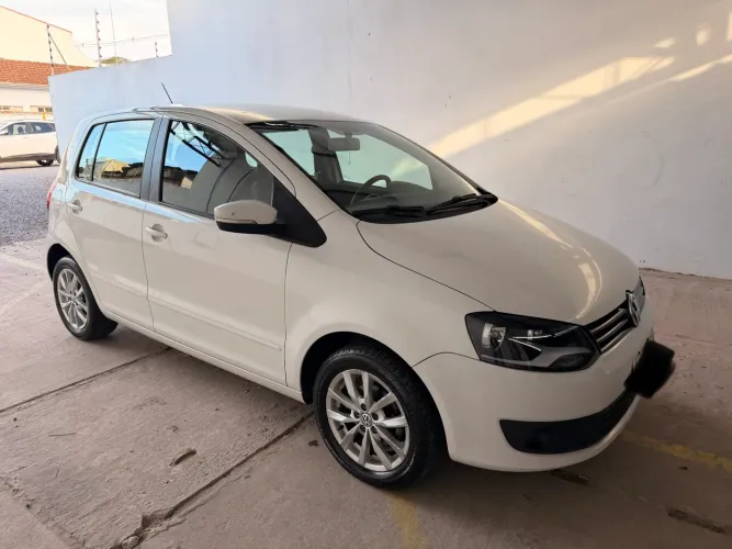 Volkswagen Fox 1.0 MI Total Flex 8V 5P 2014