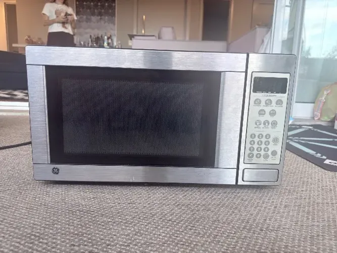 Micro-ondas Electrolux MEC41 31L 127V com defeito - para conserto/peças