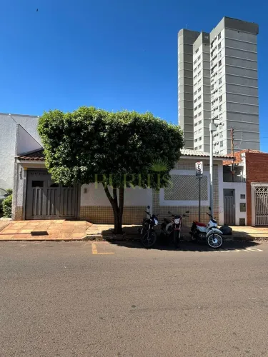 Casa para alugar em Rio Verde, Setor Central, com 5 quartos, com 230 m²