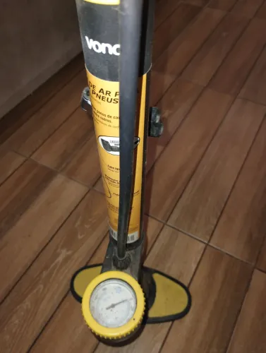 Bomba enxer pneu bicicleta e carro com calibrador