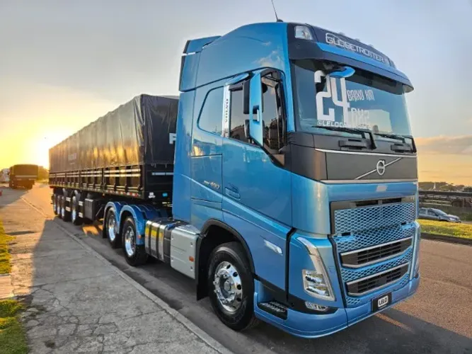 Volvo FH 460 6x2 Globetrotter Teto Alto Ano 24 Mola + 4 Eixo Graneleiro Facchini C/Pneus