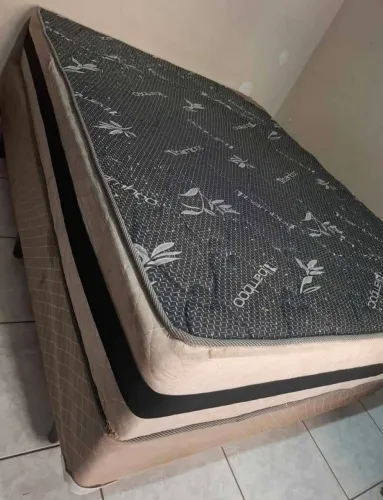 Vendo cama com colchão box de casal semi nova bem firme não afunda passo cartão *5