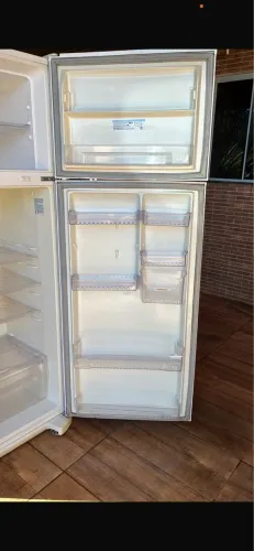 Vende se geladeira branca duplex
