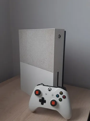 Xbox One S 1TB + Controle Original + Caixa + 9 Jogos