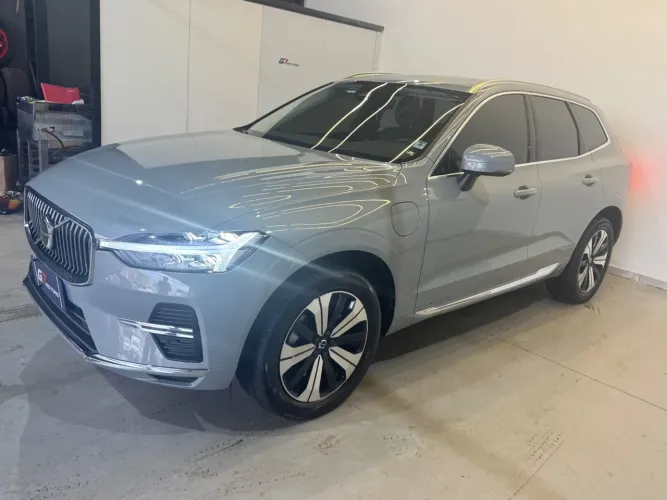 Volvo XC 60 T-5 Momentum 2.0 254cv AWD 5P 2024