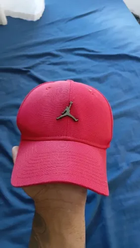Boné jordan metal vermelho