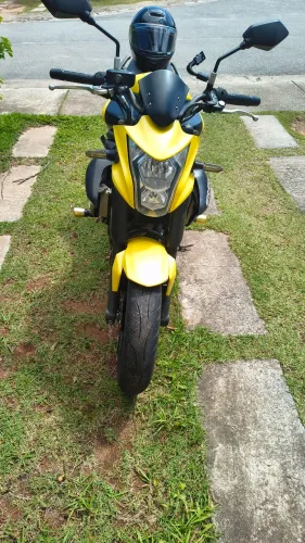 Kawasaki er6n pneus novos baixa km.
