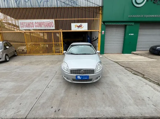 Fiat Linea Essence 1.8 Flex 16V 4P 2012