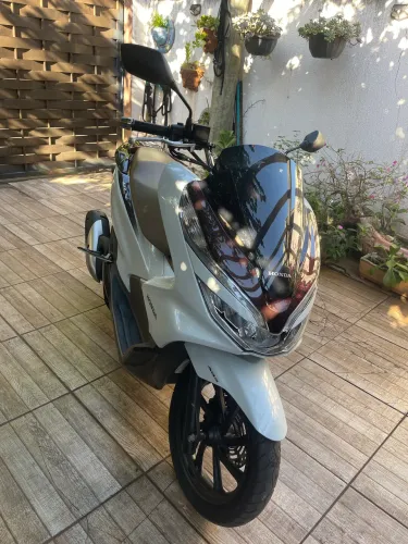 Vendo PCX 2021 ,com baixa quilometragem.