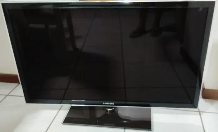 TV Samsung UN40D5000 para retirada de peças