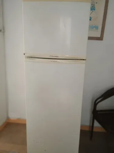 Vendo Geladeira Electrolux 