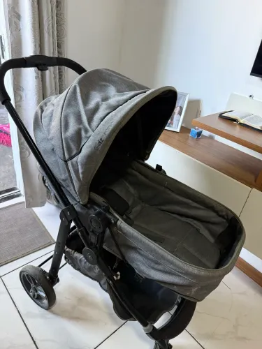 Carinho e bebê conforto