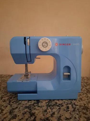 Máquina de Costura Portátil Singer M1005