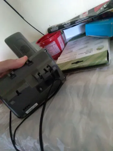 Telefone de linha funcionando perfeitamente,  só mandar coloca  linha,  Acompanha carrega.