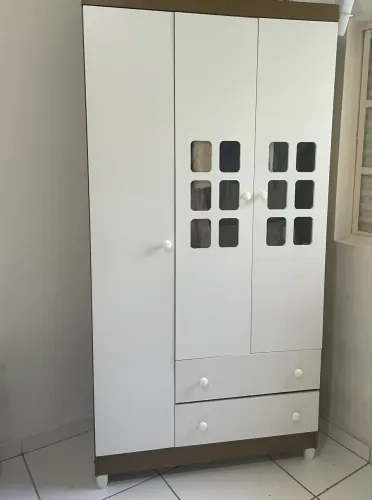 Guarda-roupa infantil