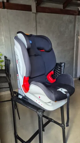 Vendo Cadeira Infantil Automotiva Chicco Youniverse Isofix - Preta (9 a 36 kg)