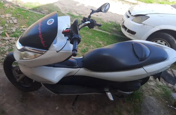 Vendo PCX,automática, apenas duas donas,moto ótimo arranque,motor potente ...