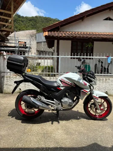 Moto CB250F Twister CBS