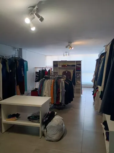 MOINHOS IMOBILIÁRIA aluga loja comercial junto avenida Azenha
